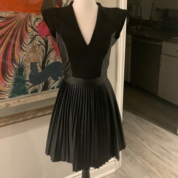 French Connection Dresses & Skirts - FRENCH CONNECTION DRESS